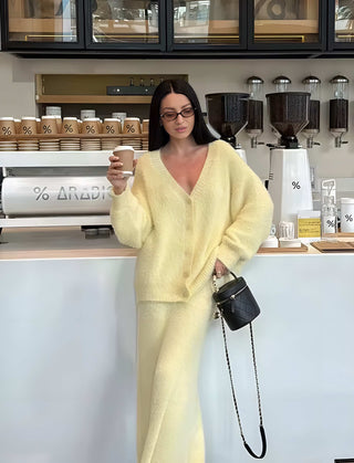 Sofia – Gelbes Knit Set mit Cardigan & Maxi Rock