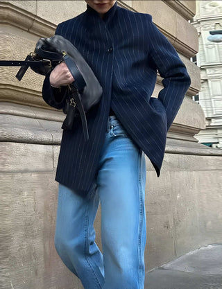 Camille – Schwarzer Blazer Mantel mit Nadelstreifen