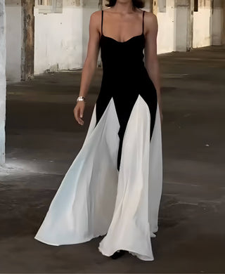 Lora - Schwarz-weißes Maxikleid – Trägerkleid mit Kontrastfalten