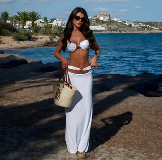 Solara Bikini-Set – 3-teilig mit Maxirock, Gold-Details in Weiß
