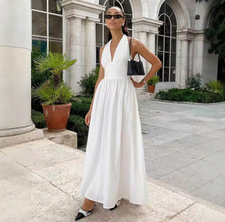 Pure Allure Kleid – Neckholder-Maxikleid in Ivory mit fließendem Satin-Finish