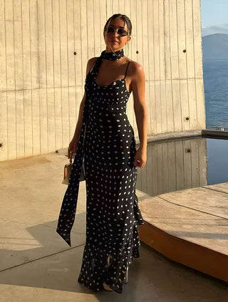Amara Maxikleid – Schwarzes Kleid mit Polka-Dots, Spaghettiträgern, Chiffonschal