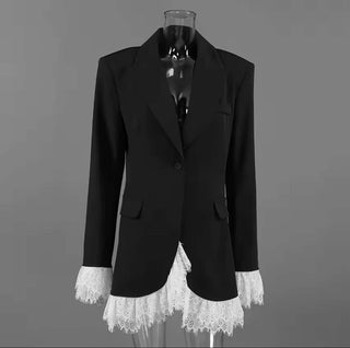 Adriana – Schwarzes Blazer Dress mit Spitzen-Details