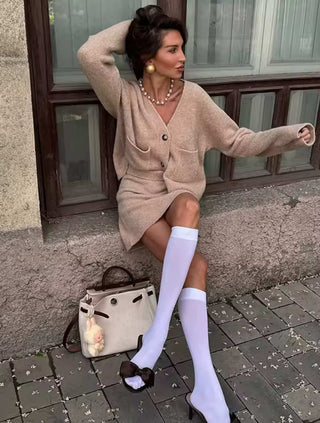 Amira – Beiges Knit Set mit Cardigan & Minirock