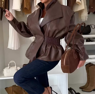Elena – Taillierte Kunstlederjacke in mehreren Farben