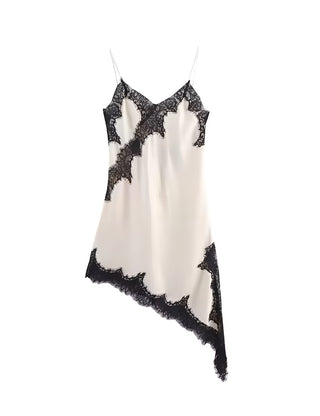 Selena – Satin Slip Dress mit schwarzer Spitze in Weiß