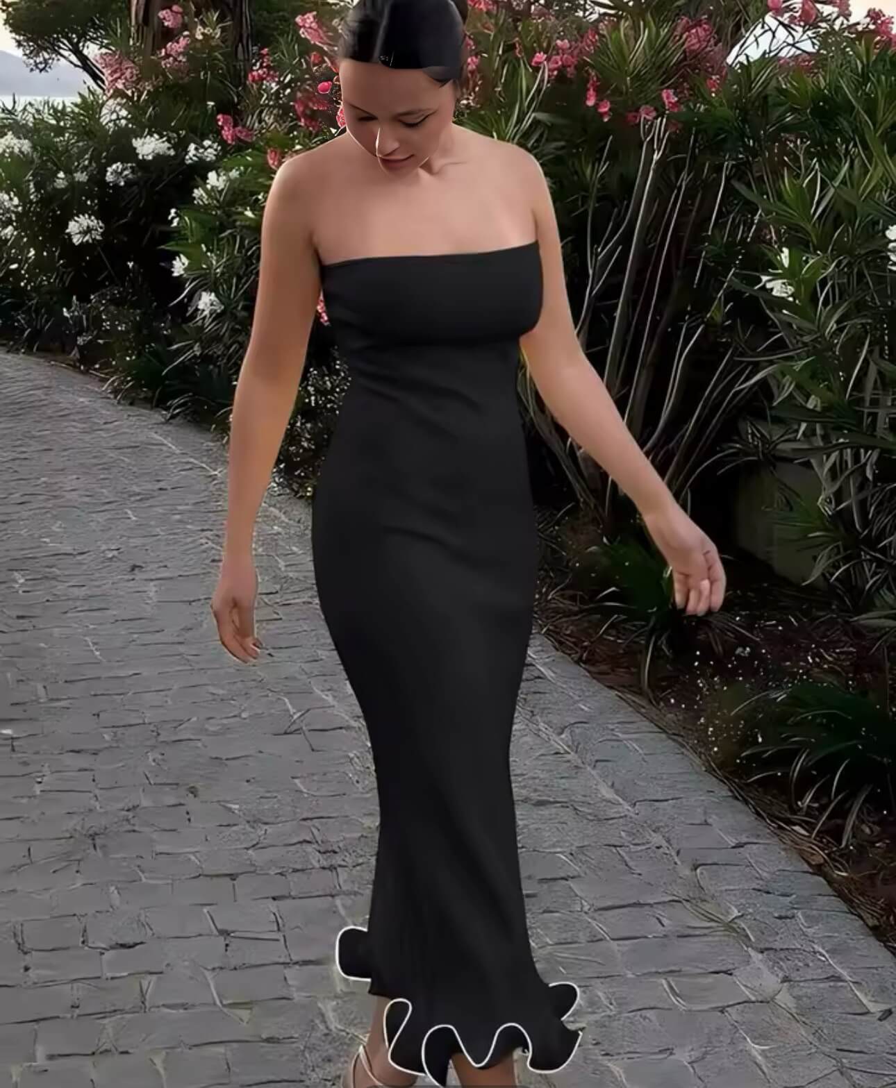 Midnight Ruffle – Elegantes Bandeau Kleid