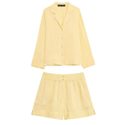Branda Gelber Zweiteiler - Sommer-Set aus Bluse & Shorts