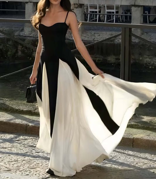 Lora - Schwarz-weißes Maxikleid – Trägerkleid mit Kontrastfalten