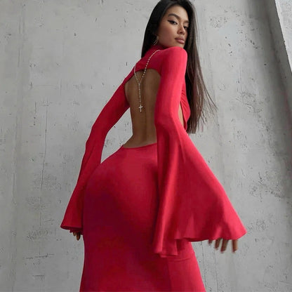 Rotes Maxikleid Feme Fatale