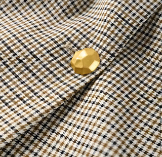 Karoblazer Damen – Edel & modern mit goldenen Details